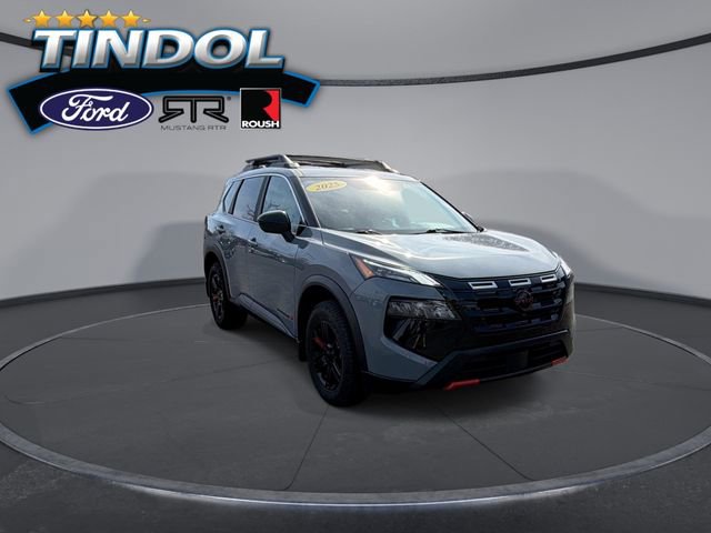 Used 2025 Nissan Rogue SV AWD/4WD image 2