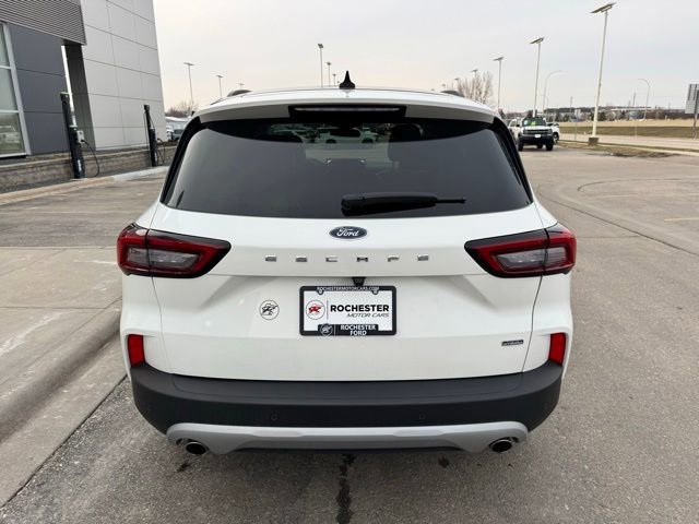 Certified 2025 Ford Escape SE image 2