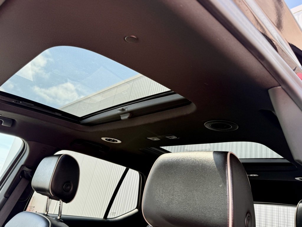 Used 2023 Chevrolet Traverse Premier image 11