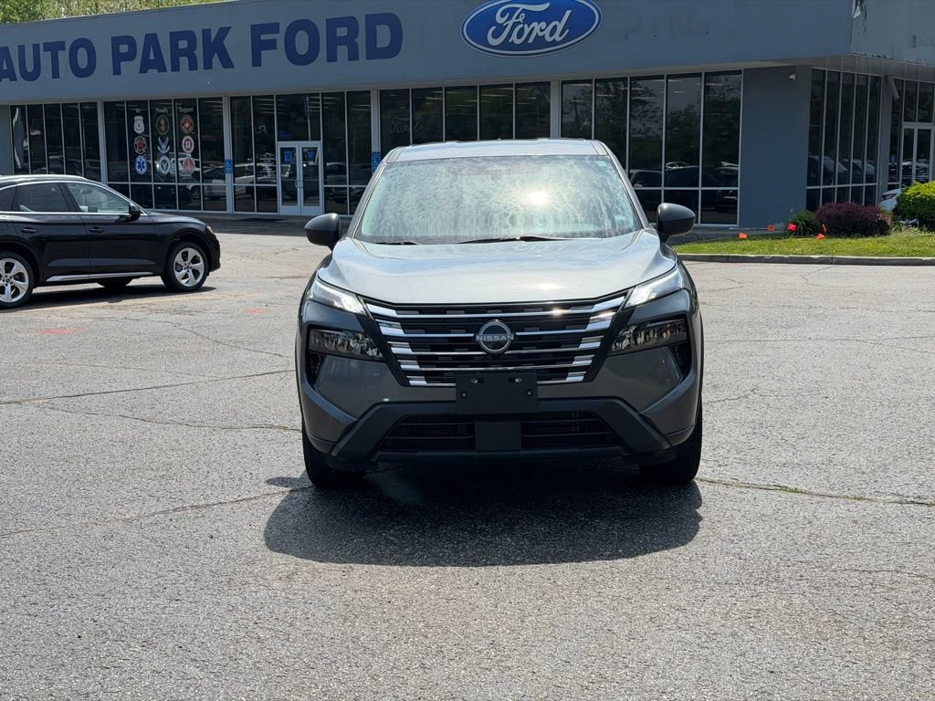 Used 2024 Nissan Rogue S AWD/4WD image 2
