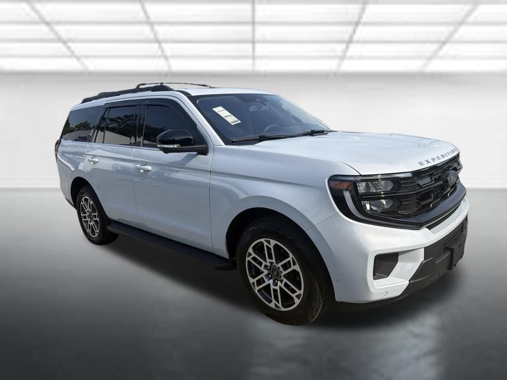 Certified 2025 Ford Expedition Active AWD/4WD image 9