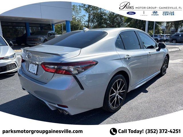 Used 2024 Toyota Camry SE image 3