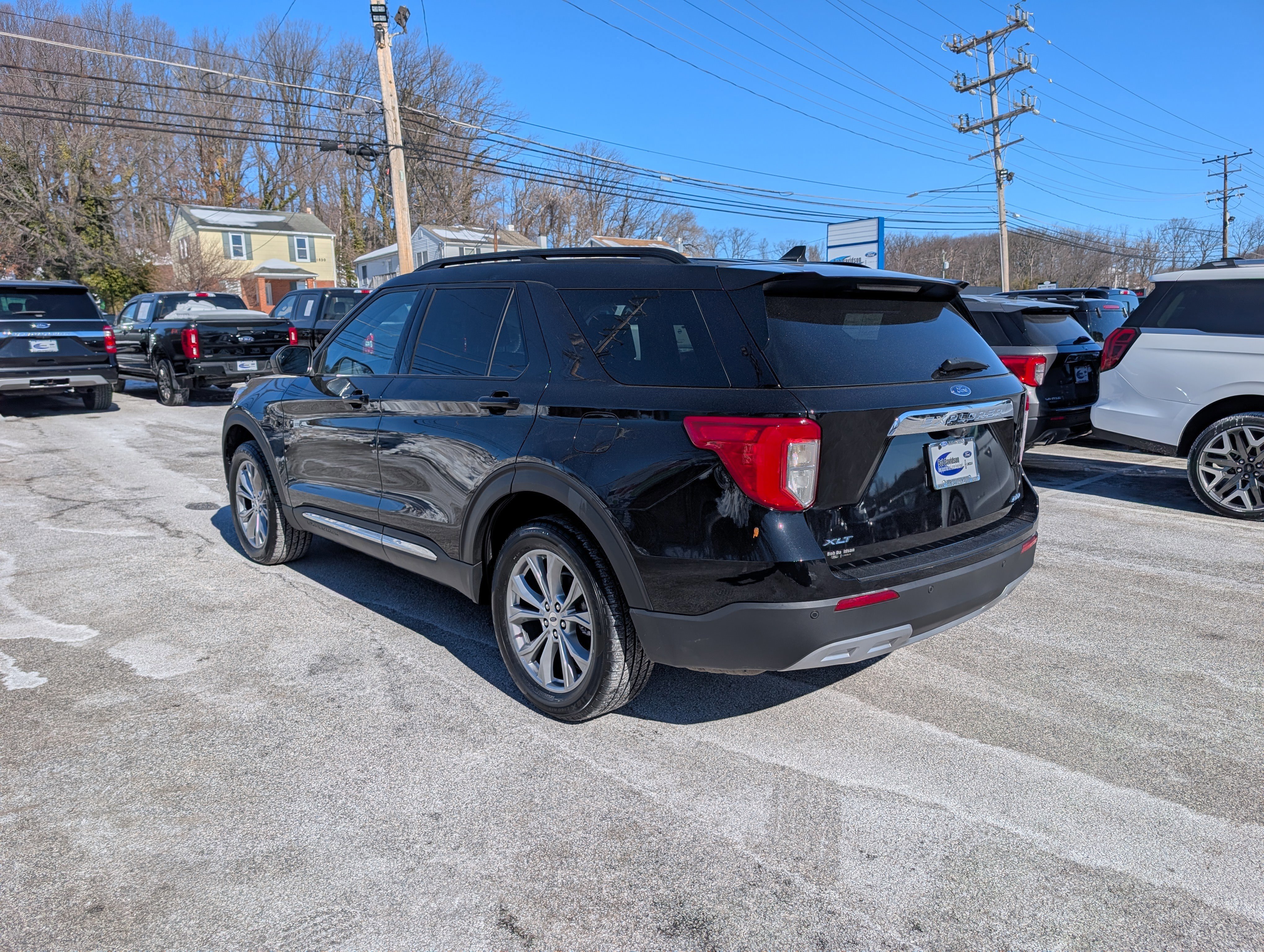 Certified 2022 Ford Explorer XLT w/ Equipment Group 202A image 5