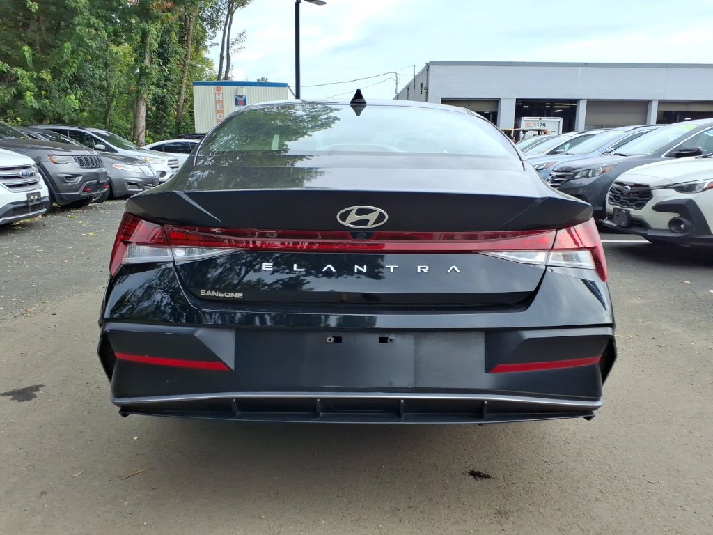 Used 2024 Hyundai Elantra SEL w/ Convenience Package FWD image 21