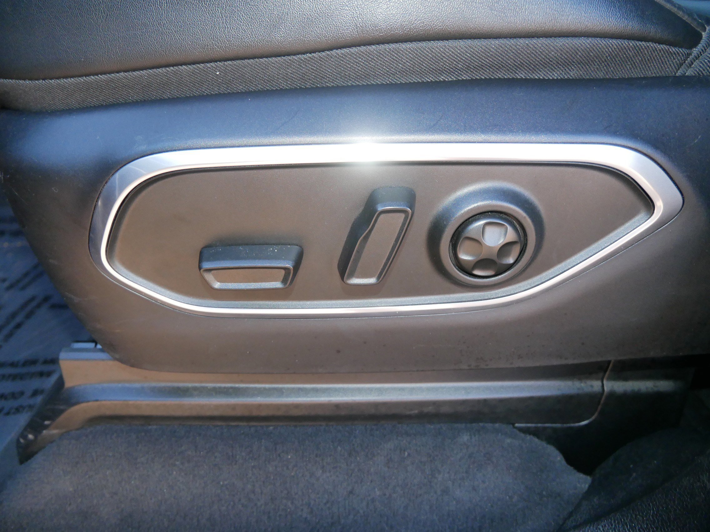 Used 2024 Jeep Wagoneer L Series II w/ Flexible Seating Group image 19