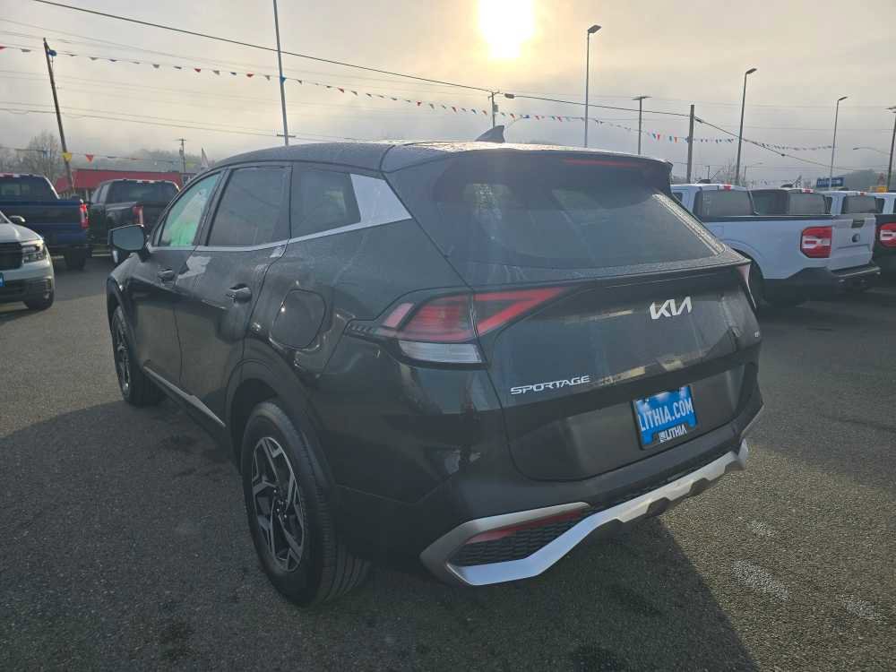 Used 2024 Kia Sportage LX image 3
