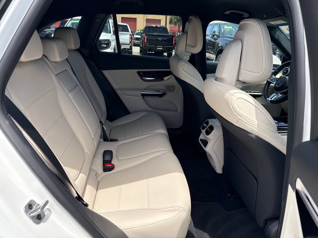 Used 2025 Mercedes-Benz GLC 300 image 26