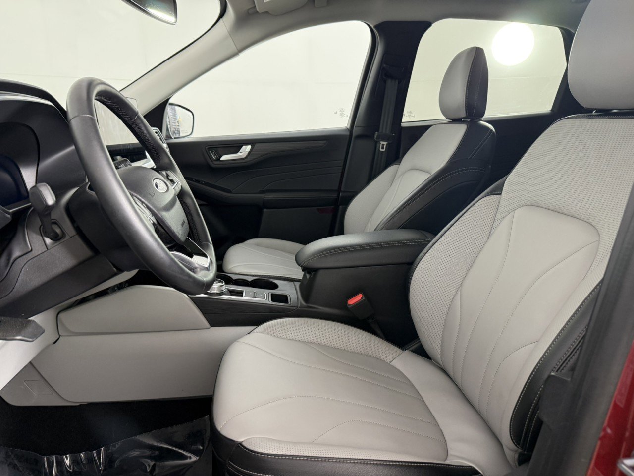 Certified 2025 Ford Escape SE w/ PHEV Premium Package FWD image 15