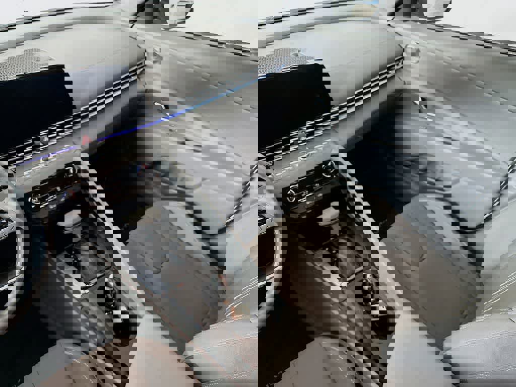 Used 2024 Hyundai Elantra SEL image 13