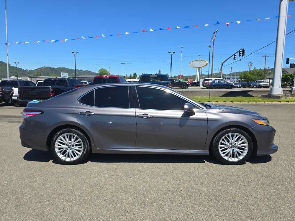 Used 2019 Toyota Camry XLE FWD image 6