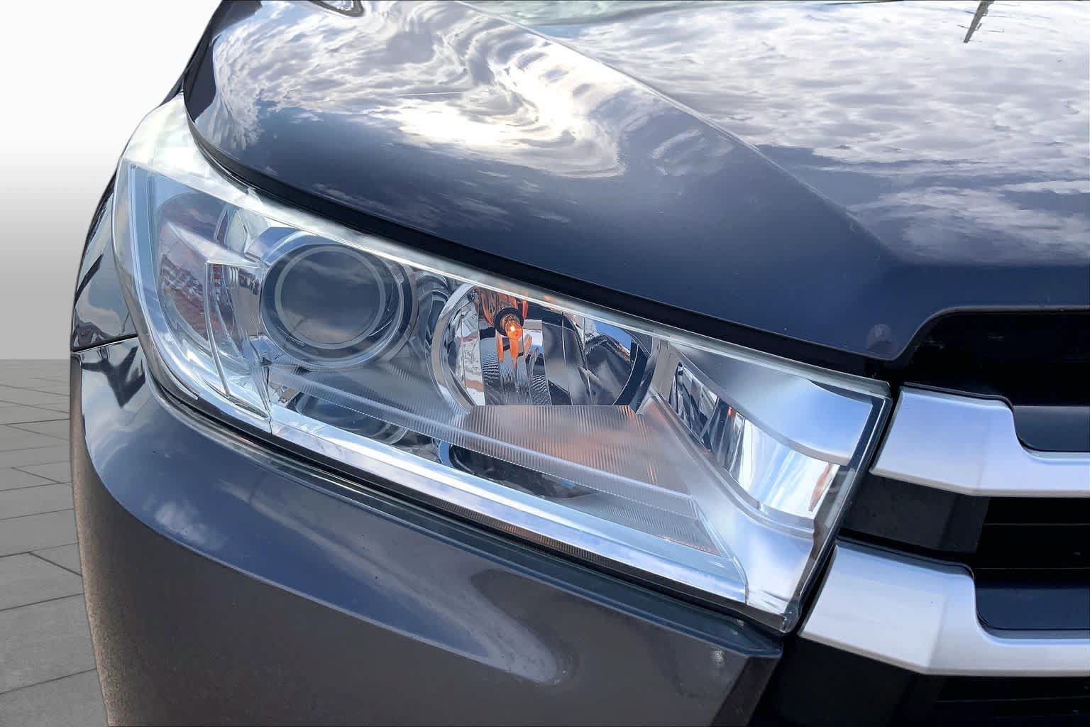Used 2017 Toyota Highlander XLE AWD/4WD image 28