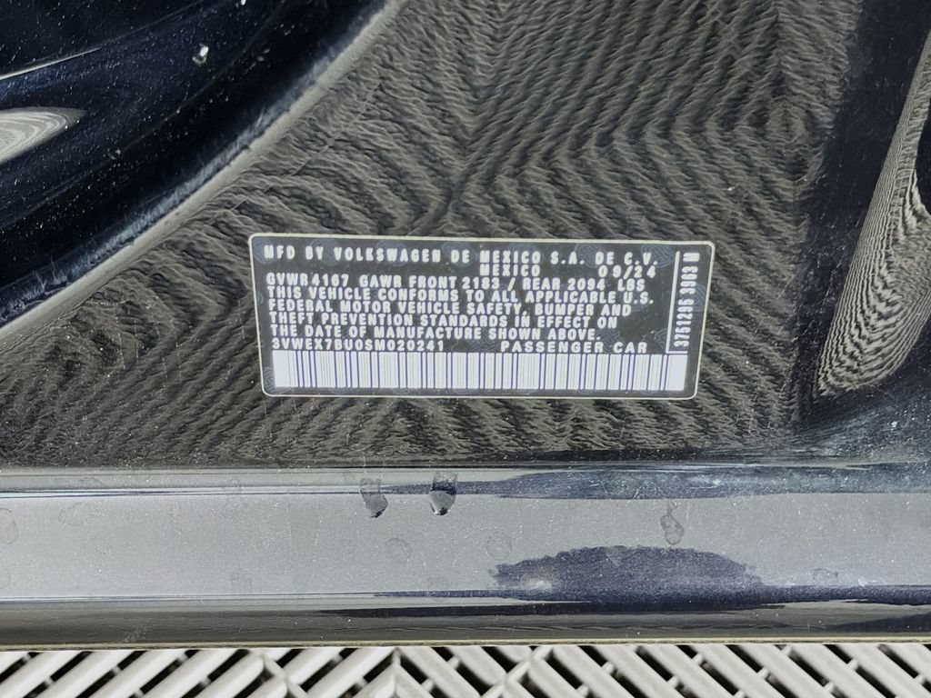 Used 2025 Volkswagen Jetta SE FWD image 32