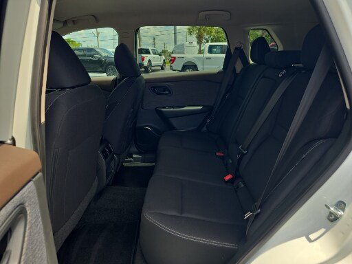 Used 2023 Nissan Rogue S FWD image 17