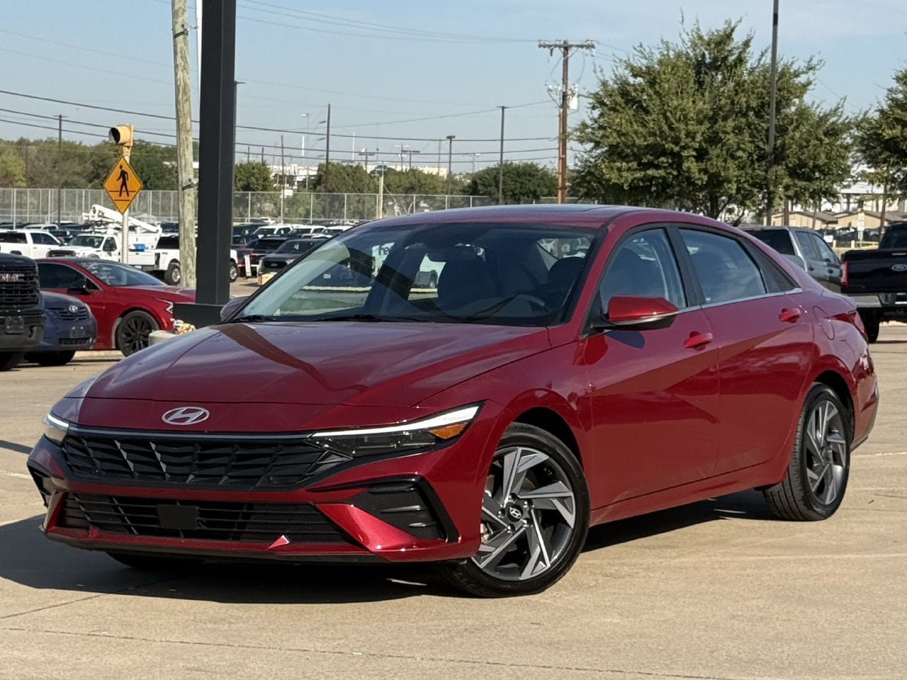 Used 2025 Hyundai Elantra Limited FWD image 2
