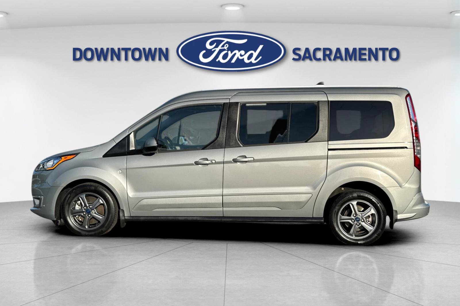 Certified 2023 Ford Transit Connect Titanium FWD image 3