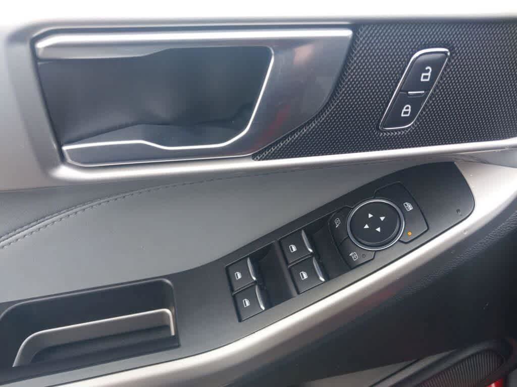 Certified 2023 Ford Explorer XLT w/ Equipment Group 202A AWD/4WD image 7