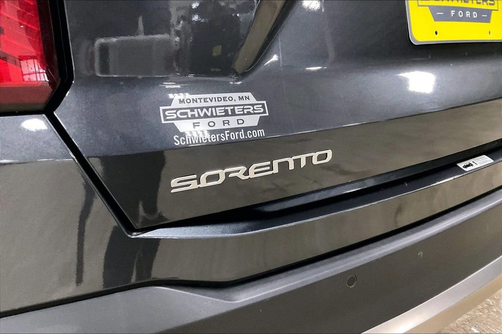 Used 2024 Kia Sorento S image 10