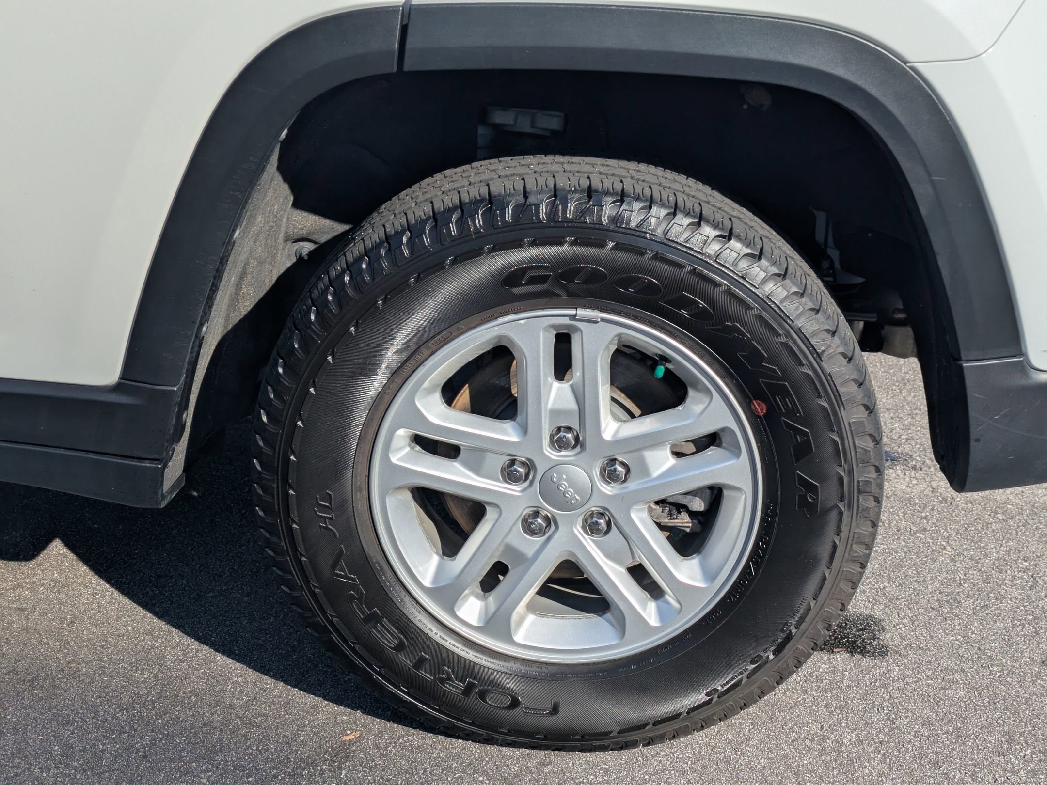 Used 2025 Jeep Grand Cherokee Laredo w/ Luxury Tech Group I image 8