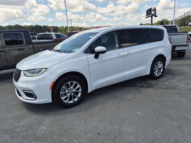 Used 2023 Chrysler Pacifica Touring-L AWD/4WD image 8