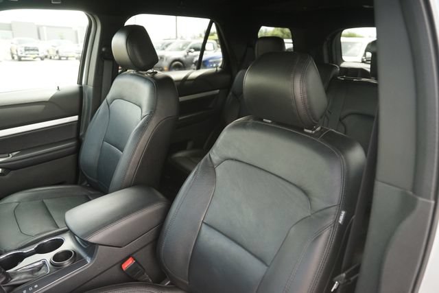 Certified 2017 Ford Explorer XLT w/ Equipment Group 202A FWD image 10