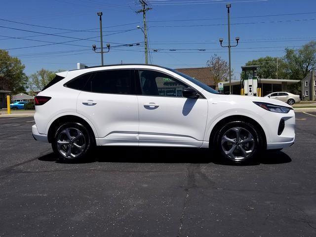 Certified 2023 Ford Escape ST-Line w/ Tech Pack #1 AWD/4WD image 4
