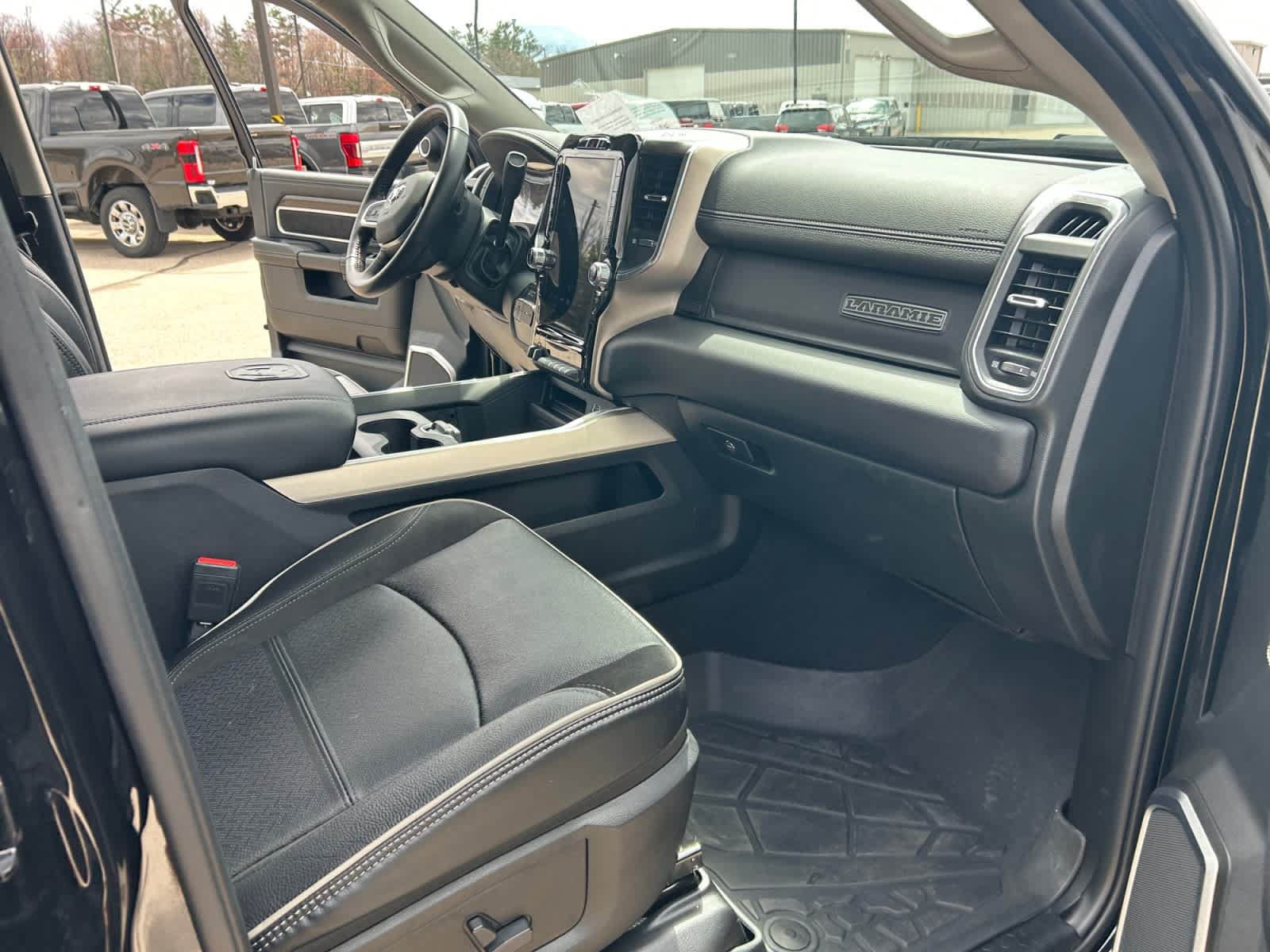 Used 2024 RAM 2500 Laramie AWD/4WD image 17