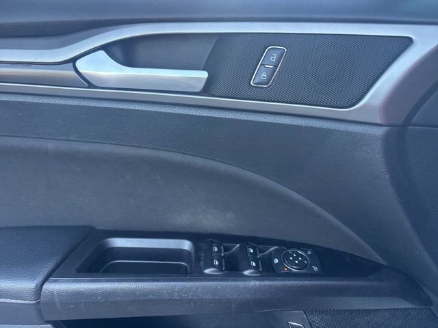 Certified 2017 Ford Fusion SE w/ Equipment Group 601A image 15