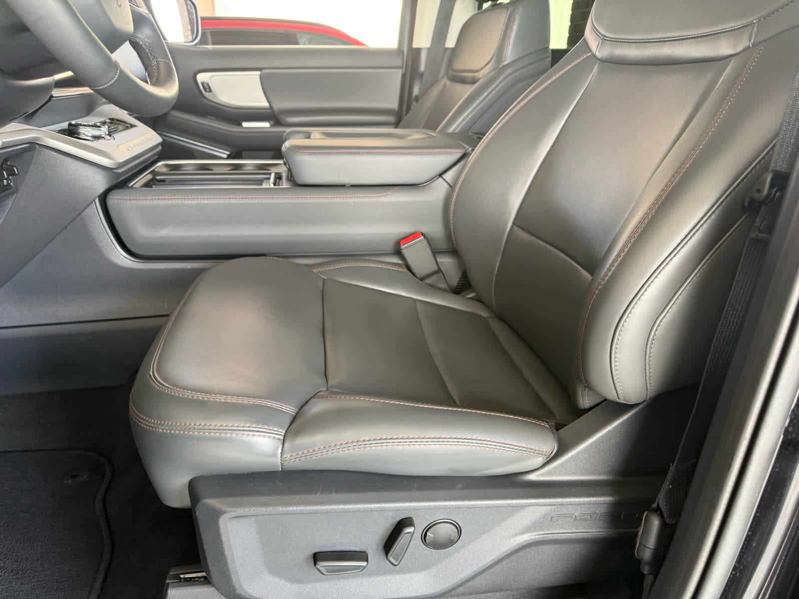 Certified 2025 Ford Expedition Active AWD/4WD image 4
