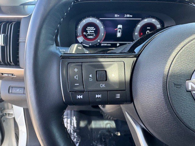 Used 2024 Nissan Pathfinder Platinum image 15