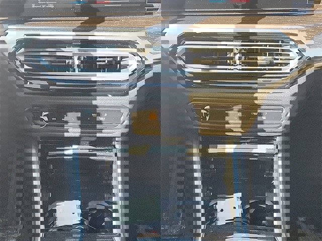 Used 2023 BMW 330i xDrive Sedan w/ Premium Package image 17