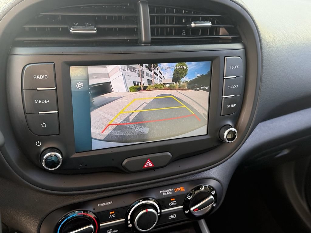 Used 2025 Kia Soul LX w/ LX Technology Package FWD image 23