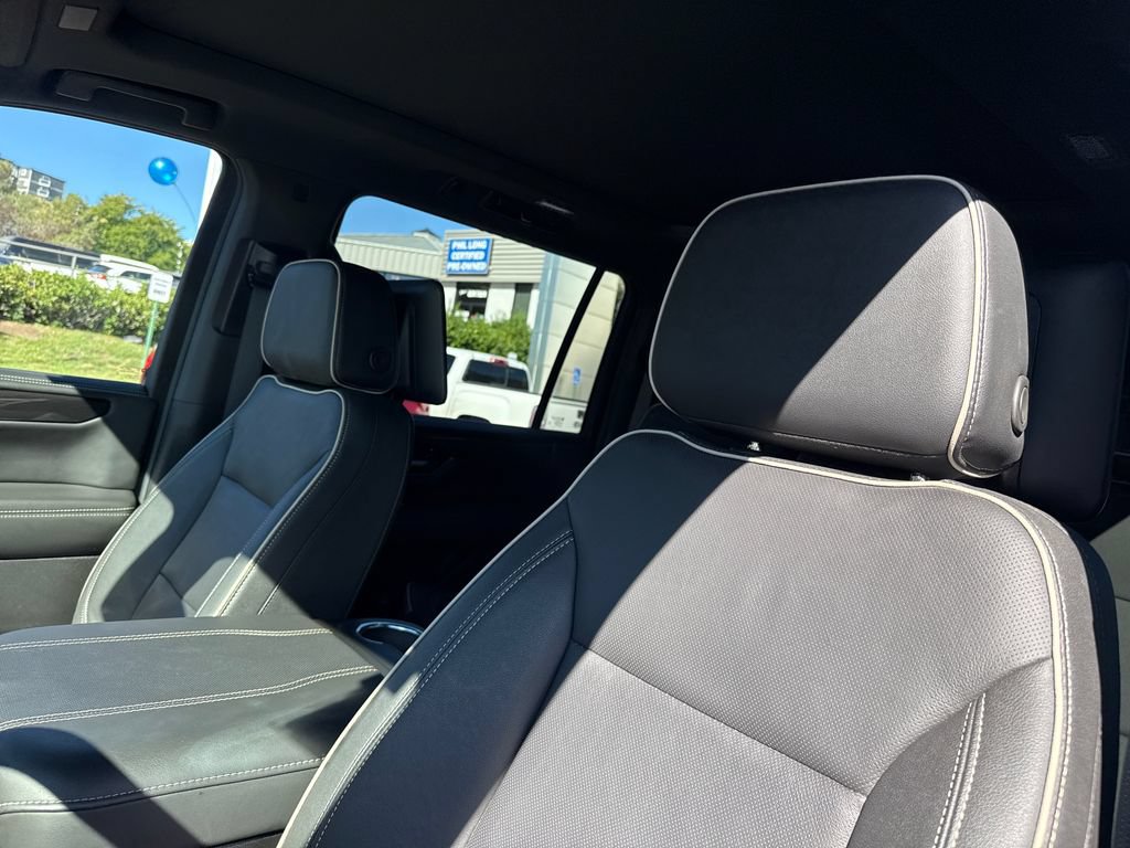 Used 2026 GMC Yukon XL Elevation w/ Elevation Premium Package AWD/4WD image 13
