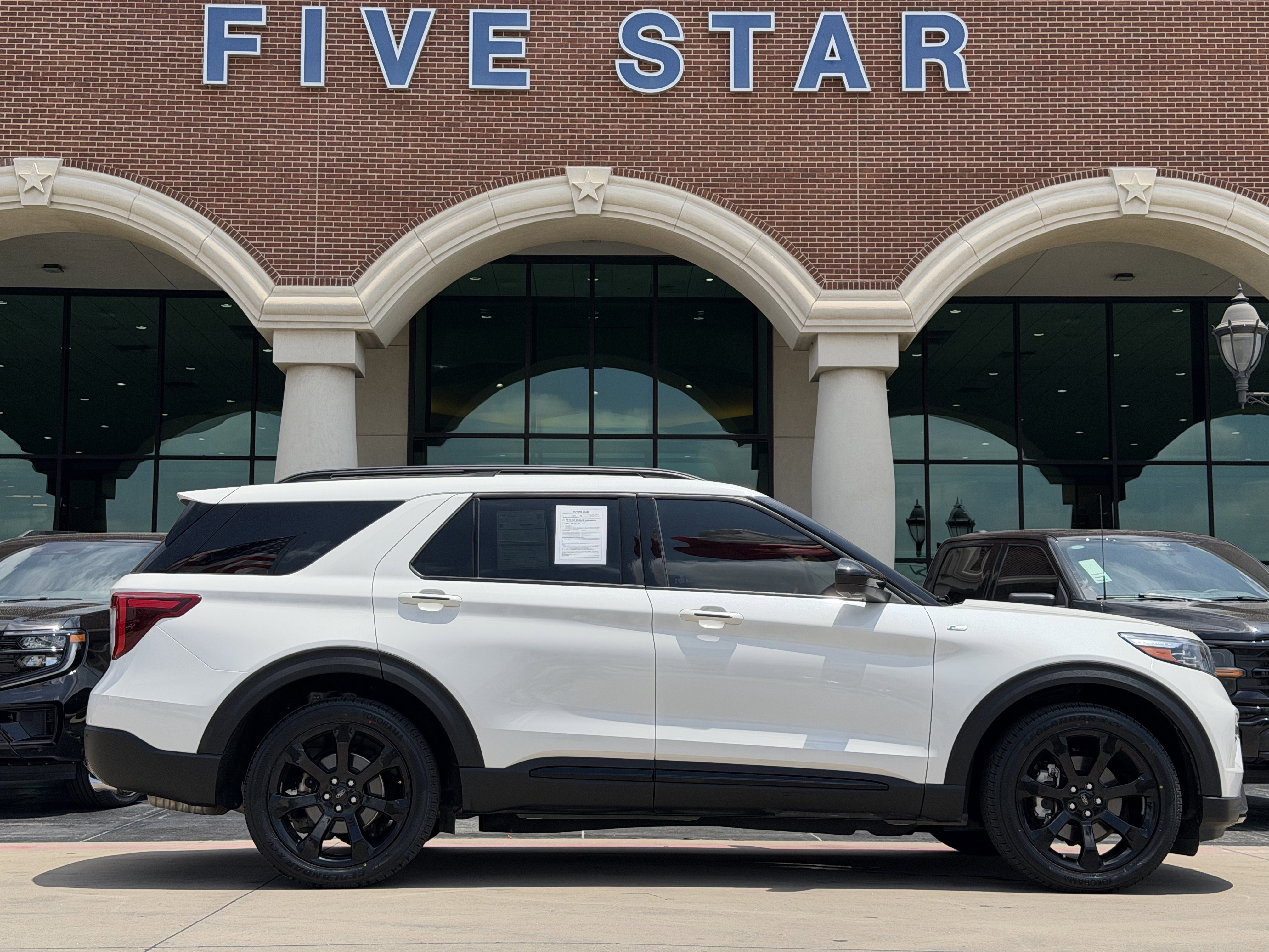 Certified 2023 Ford Explorer ST-Line w/ Class IV Trailer Tow Package RWD image 3