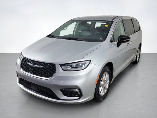 Used 2024 Chrysler Pacifica Touring-L FWD image 7