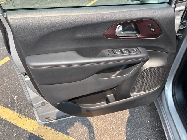Used 2020 Chrysler Pacifica Limited FWD image 18