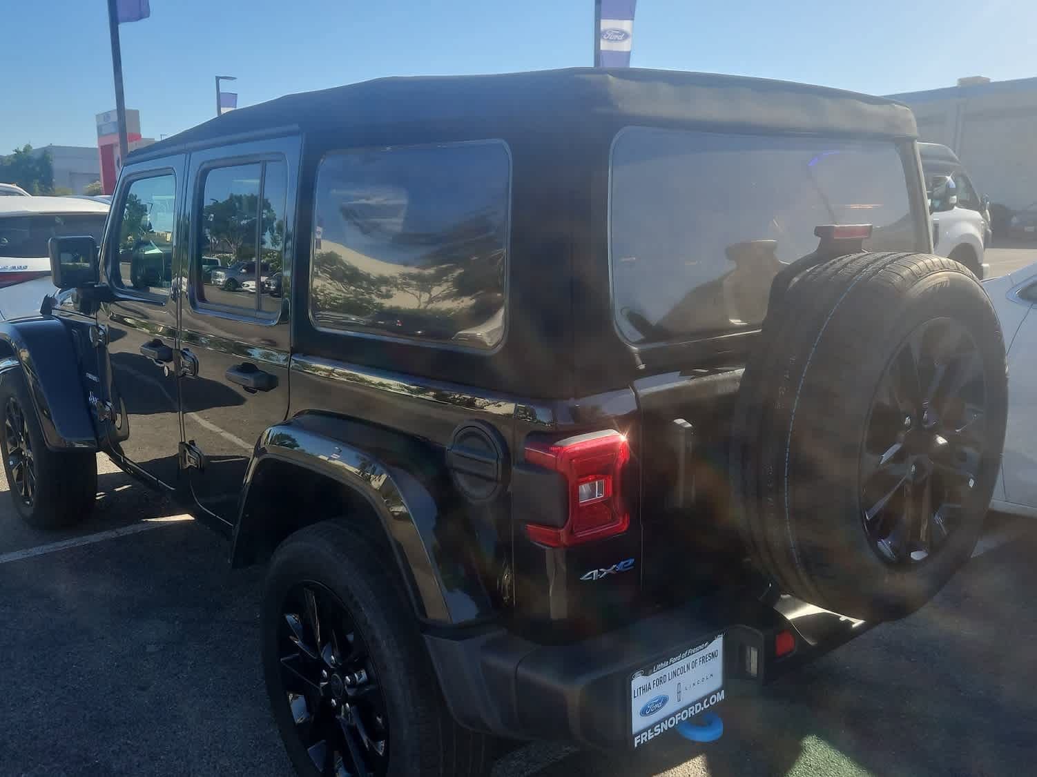 Used 2024 Jeep Wrangler Unlimited Sahara AWD/4WD image 6