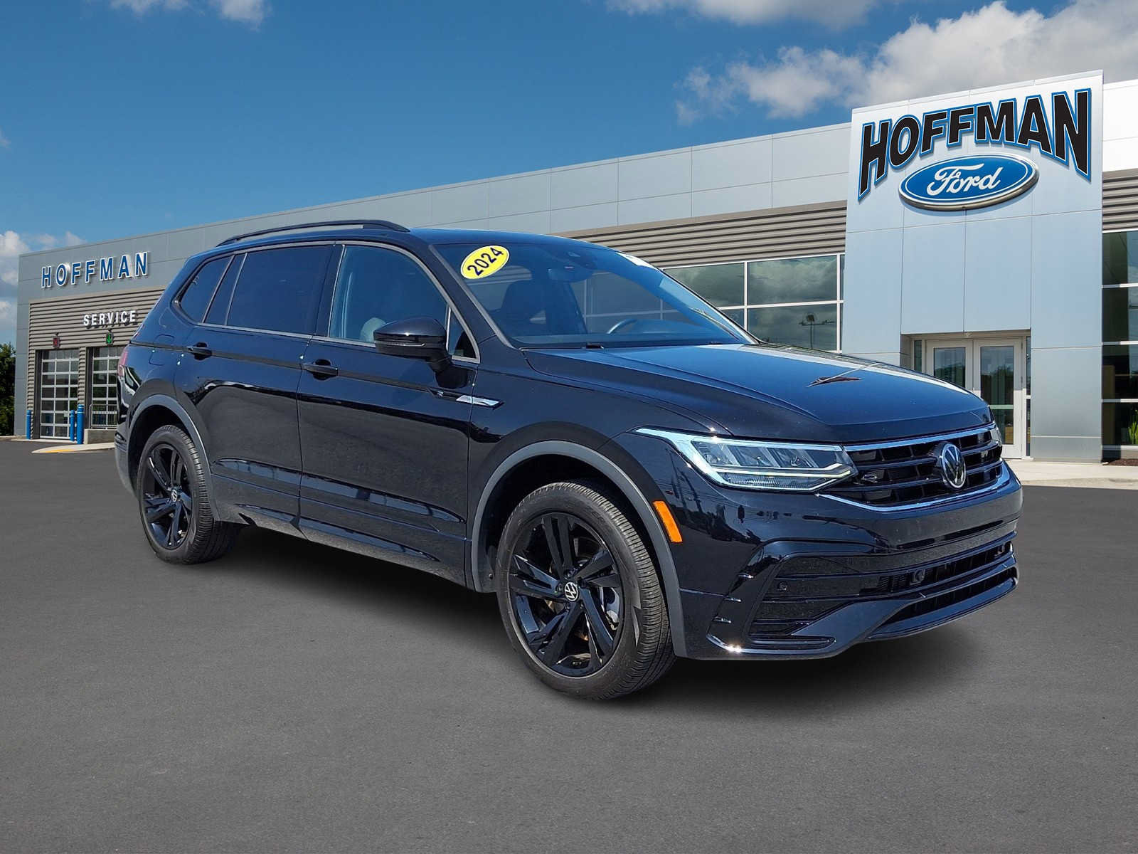 Used 2024 Volkswagen Tiguan SE R-Line AWD/4WD image 1