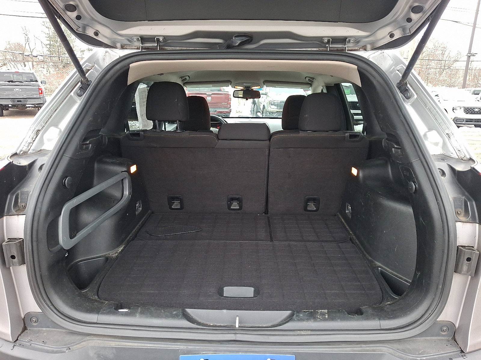 Used 2017 Jeep Cherokee Latitude w/ Cold Weather Group image 27