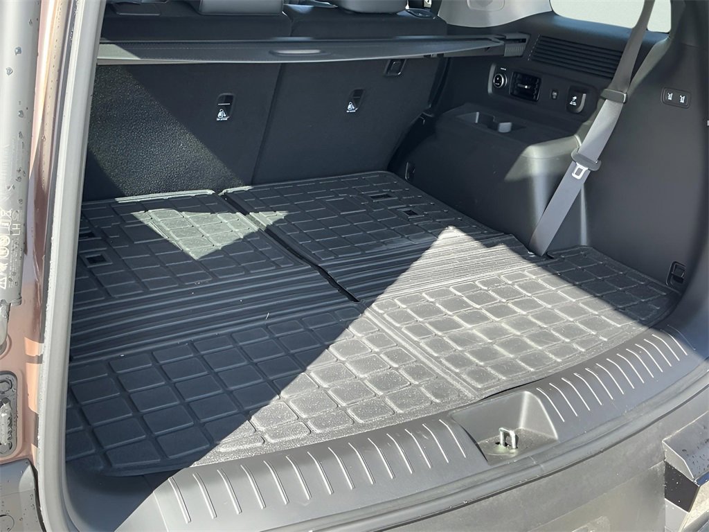 Used 2024 Hyundai Santa Fe Limited image 25