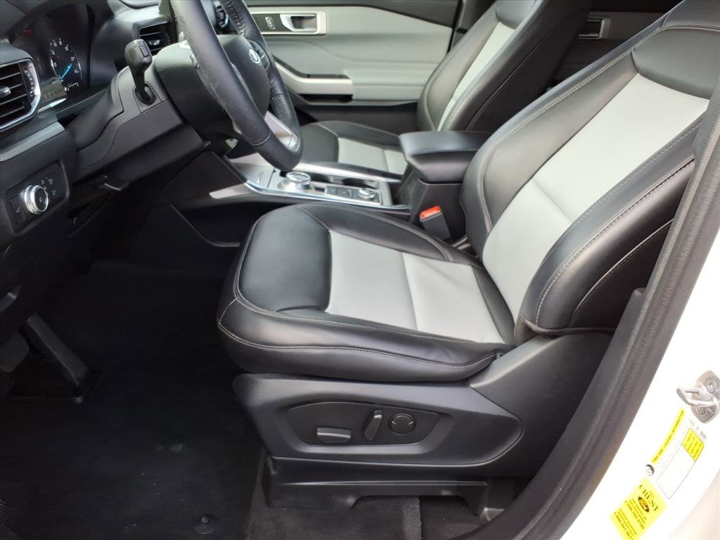 Certified 2022 Ford Explorer XLT w/ Equipment Group 202A image 16