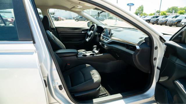 Used 2024 Nissan Altima 2.5 SV FWD image 23