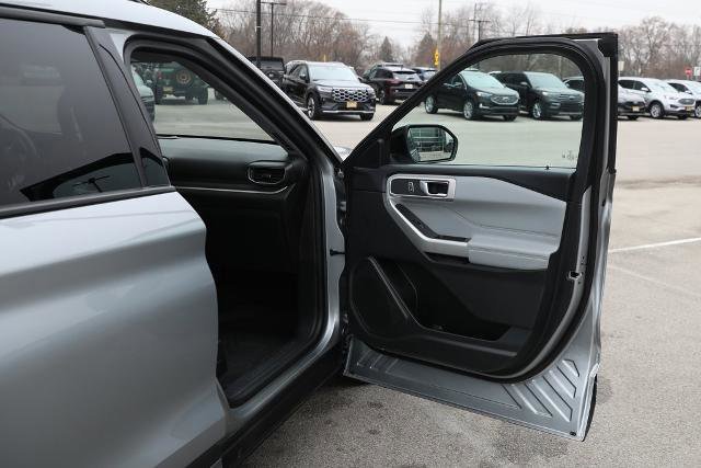 Certified 2022 Ford Explorer XLT w/ Equipment Group 202A image 33