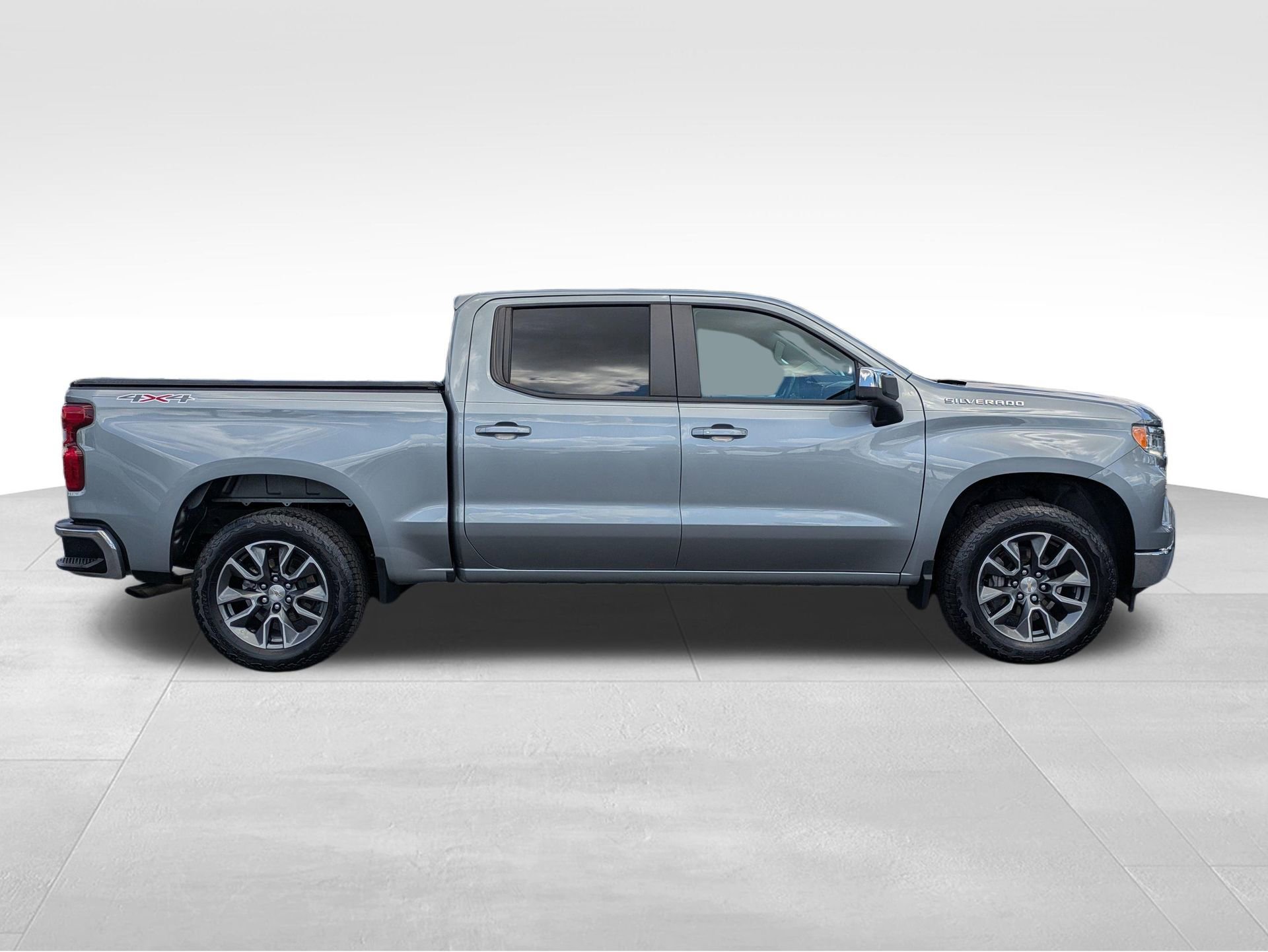 Used 2023 Chevrolet Silverado 1500 LT AWD/4WD image 4