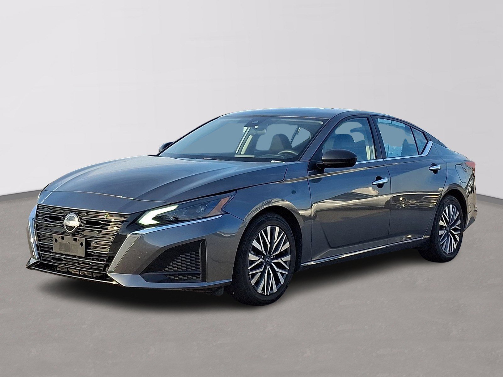 Used 2024 Nissan Altima 2.5 SV FWD image 3