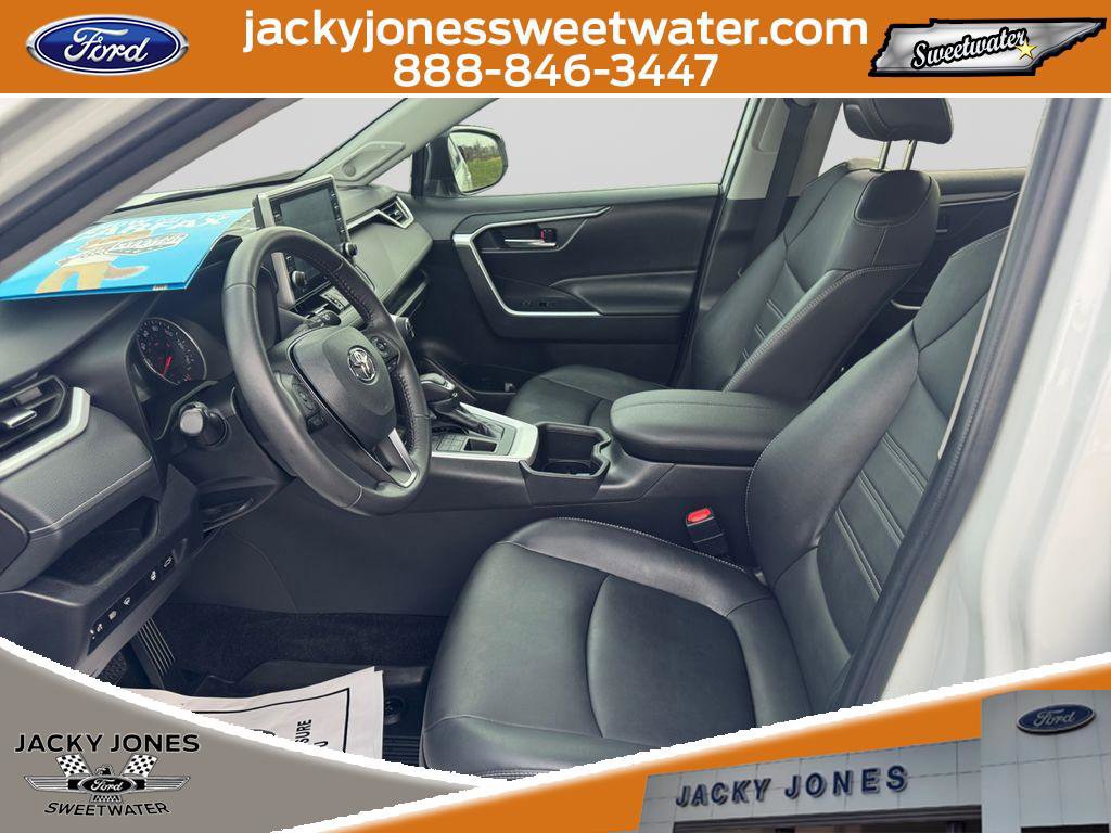 Used 2022 Toyota RAV4 XLE Premium image 10
