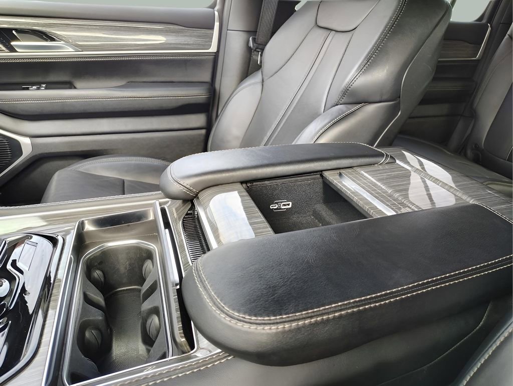 Used 2022 Jeep Wagoneer Series III w/ Flexible Seating Group image 22