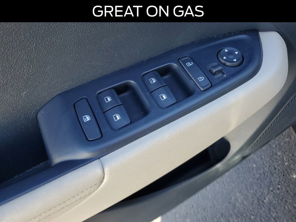 Used 2020 Hyundai Venue image 15