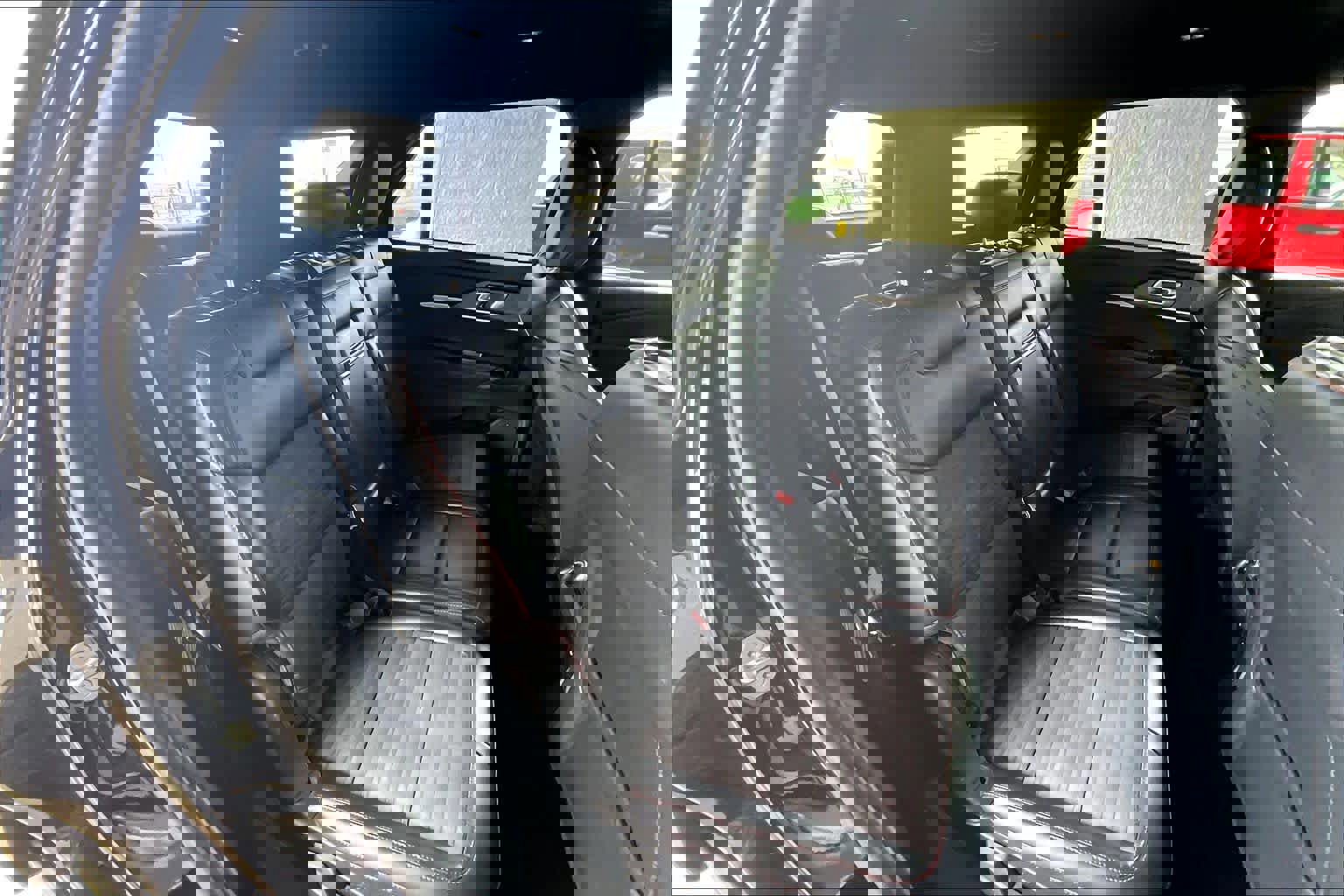 Certified 2025 Ford Explorer ST-Line w/ ST-Line Street Pack image 18