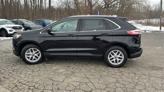 Certified 2022 Ford Edge SEL w/ Convenience Package image 2