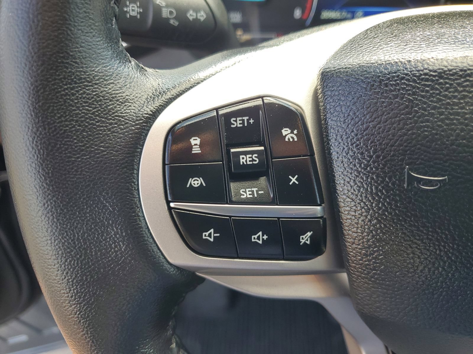 Certified 2023 Ford Explorer Limited w/ Limited Technology Package AWD/4WD image 22